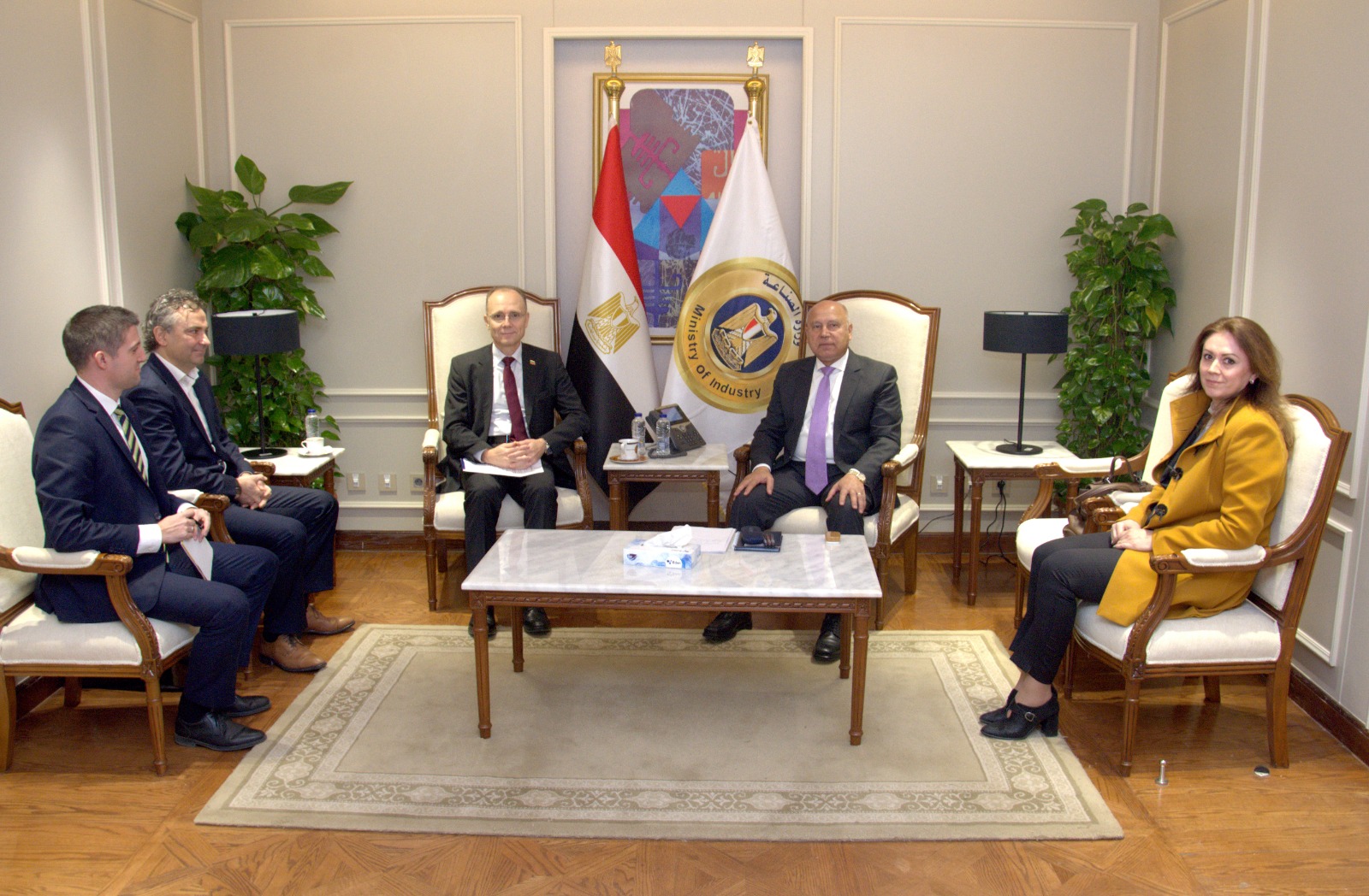 الوزير يجتمع مع ممثلي شركة سين كارز البلغارية