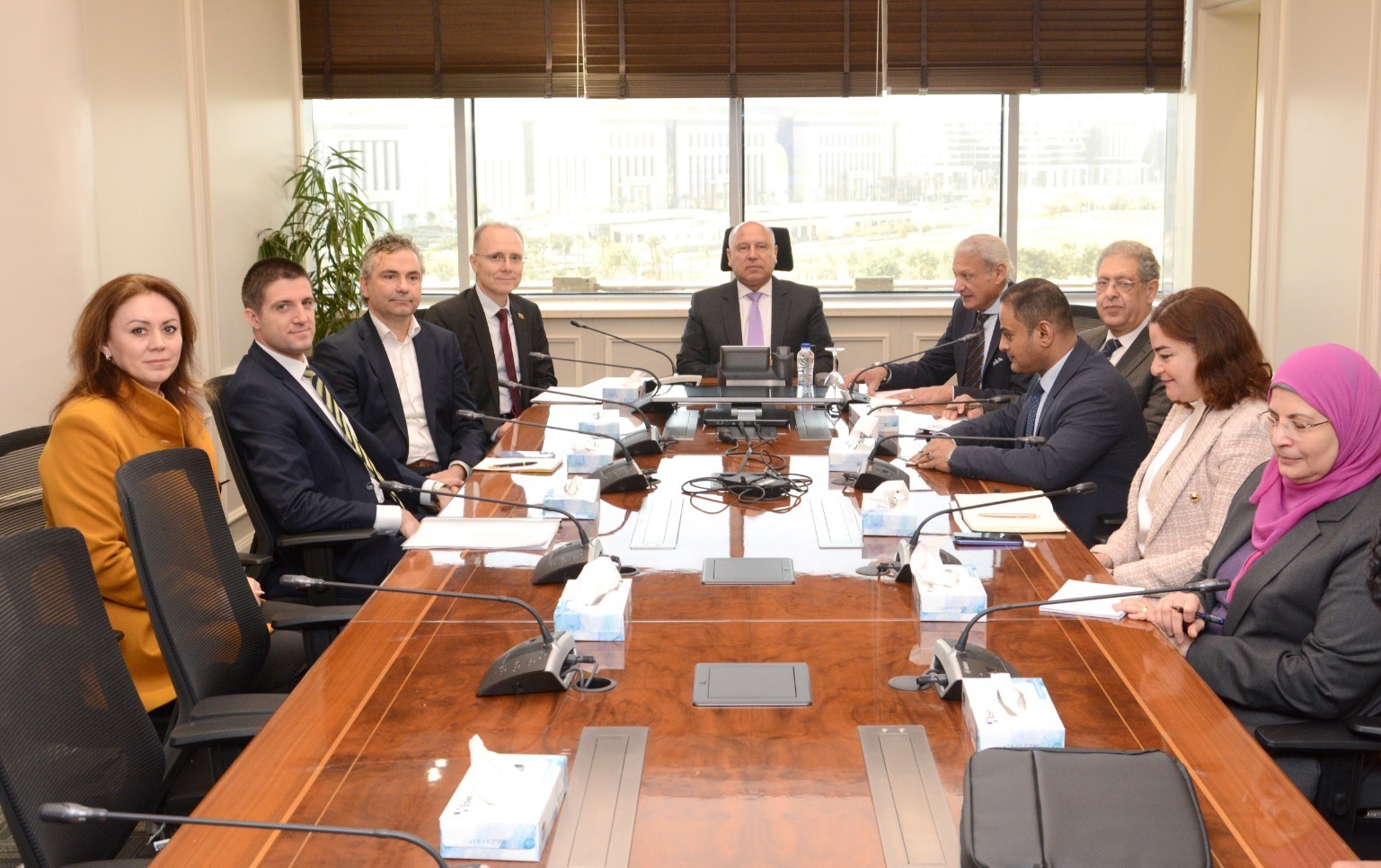 الوزير يجتمع مع ممثلي شركة سين كارز البلغارية