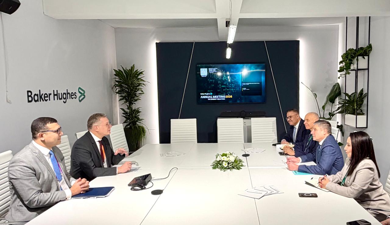 وزير البترول مع الرئيس التنفيذي لشركة بيكر هيوز العالمية