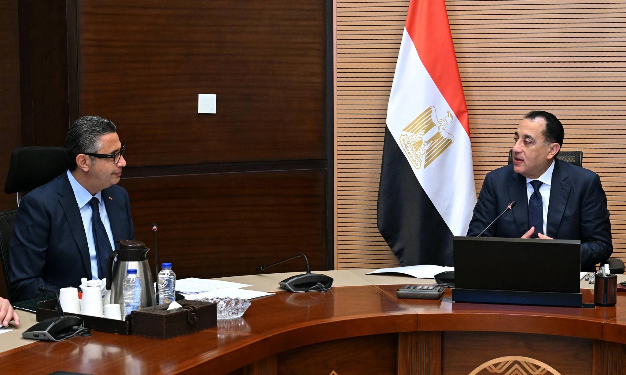 رئيس الوزراء يجتمع مع وزير التموين