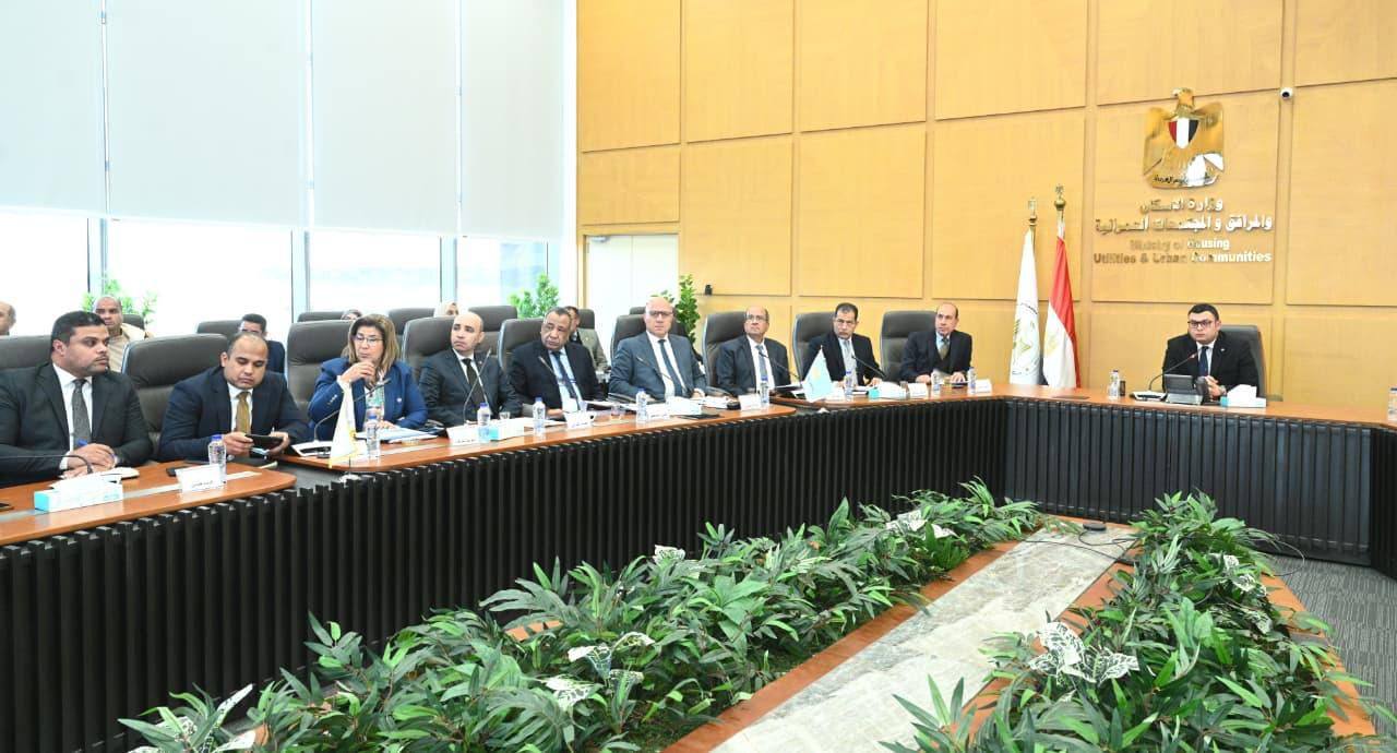 وزير الإسكان يتابع تنفيذ مشروعات مبادرة حياة كريمة