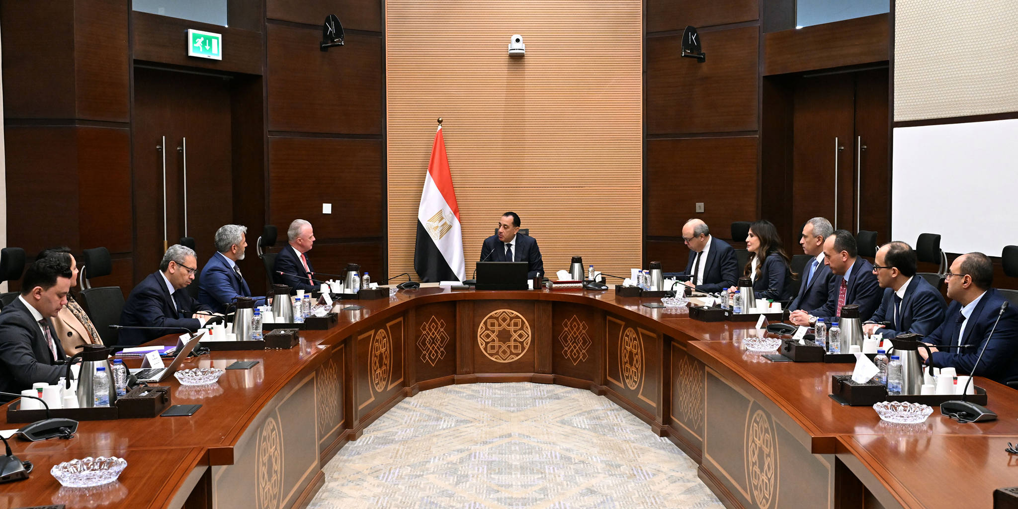 رئيس الوزراء يلتقي رئيس شركة بوينج الأمريكية