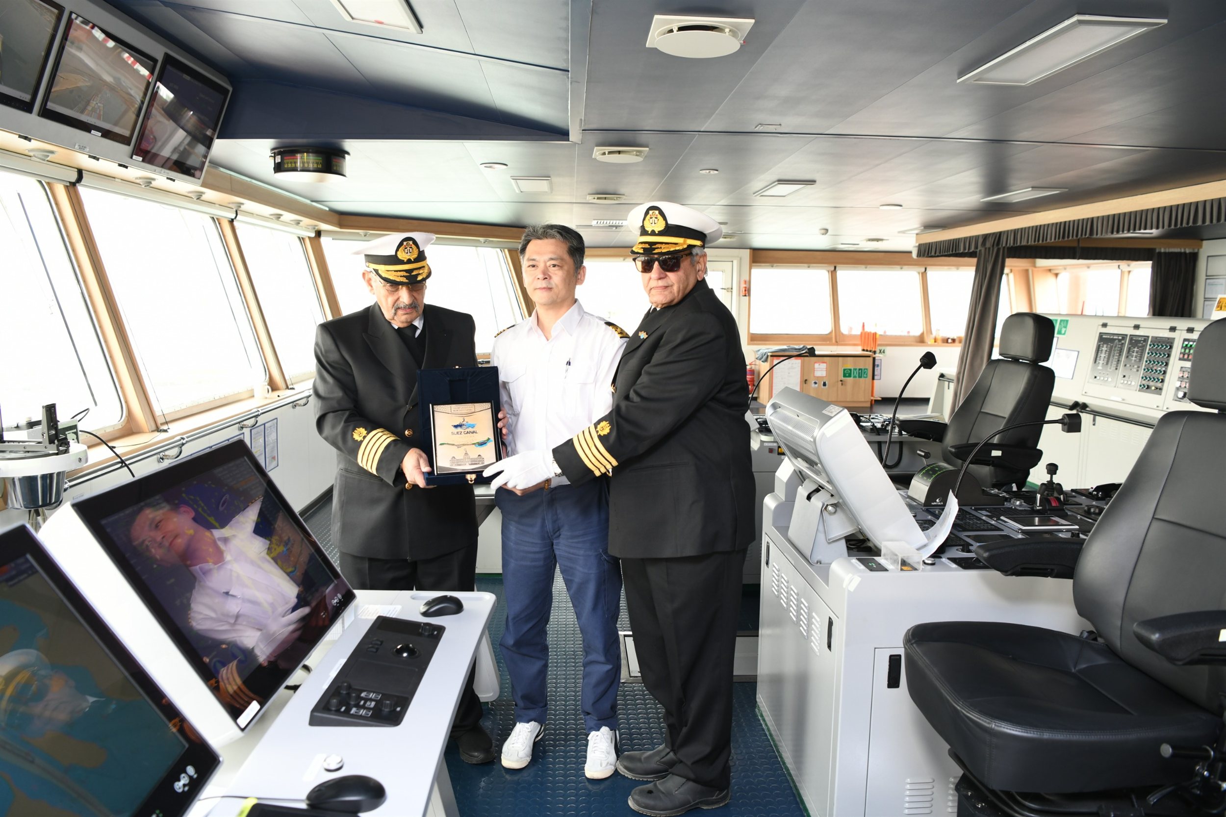 قناة السويس تشهد عبور سفينة الحاويات العملاقة CMA CGM SEINE 