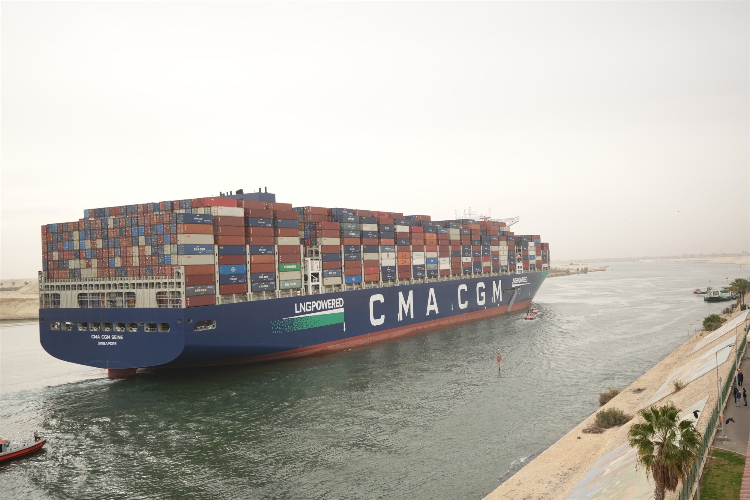 قناة السويس تشهد عبور سفينة الحاويات العملاقة CMA CGM SEINE 
