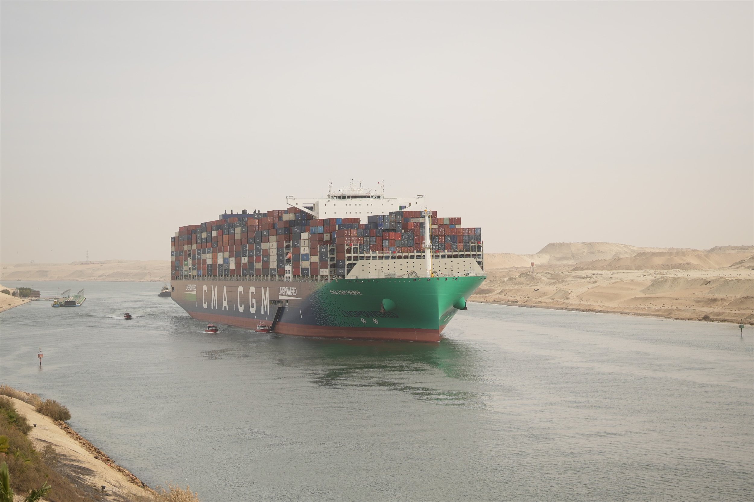 قناة السويس تشهد عبور سفينة الحاويات العملاقة CMA CGM SEINE 