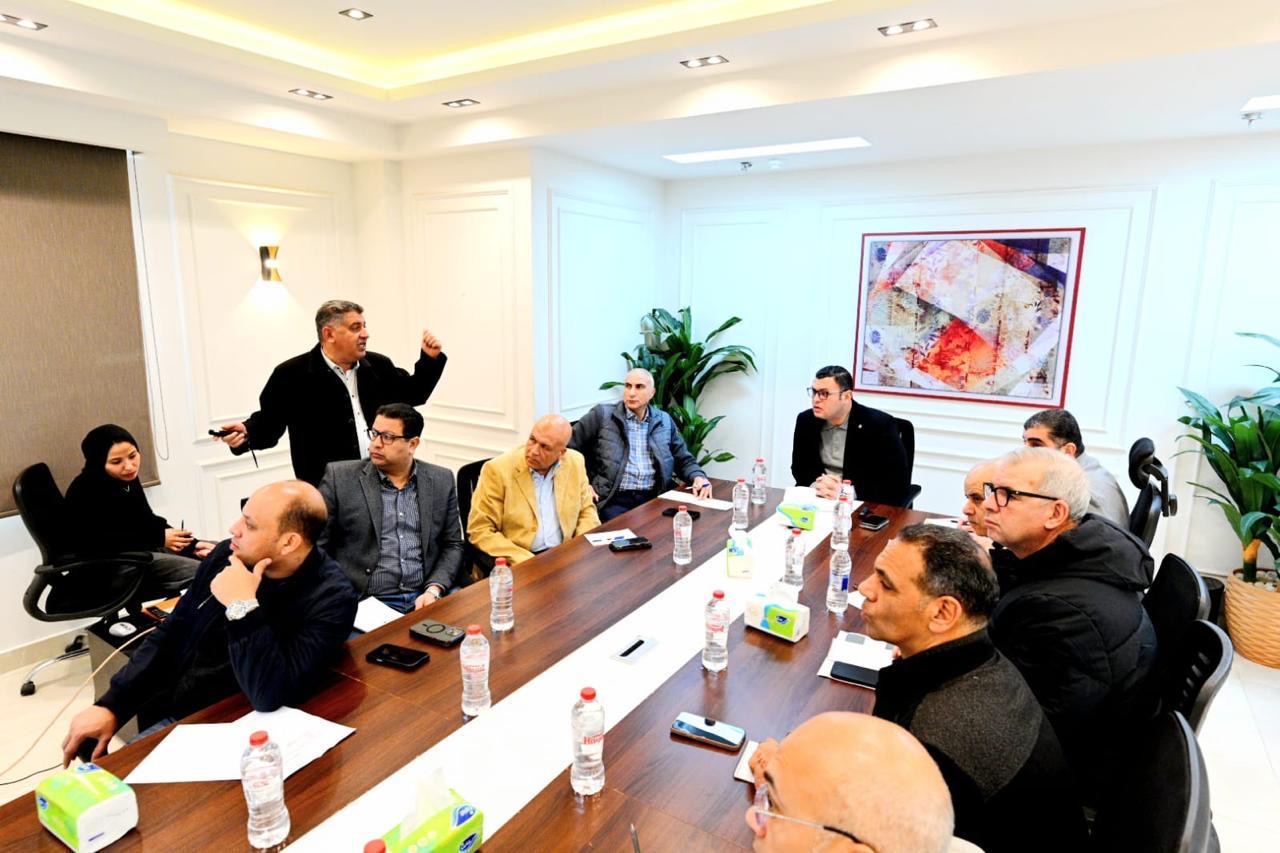 وزير الإسكان يعقد اجتماع بمقر جهاز مدينة حدائق أكتوبر