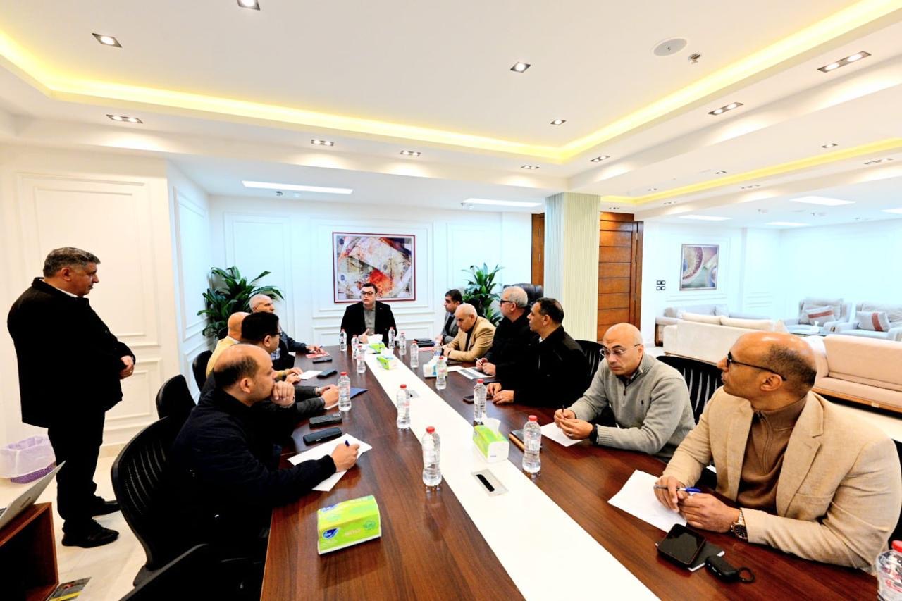 وزير الإسكان يعقد اجتماع بمقر جهاز مدينة حدائق أكتوبر