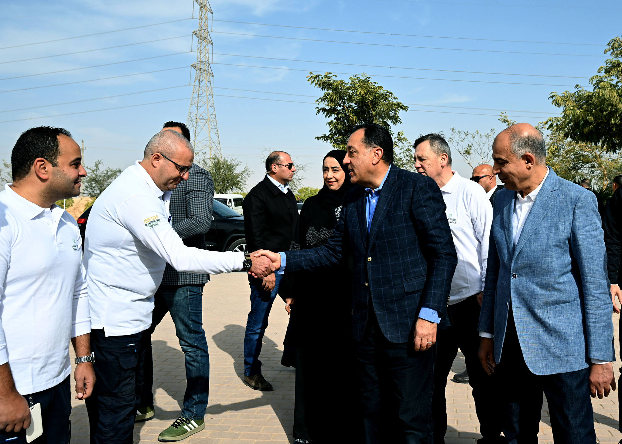 رئيس الوزراء يتفقد التشغيل التجريبي لمصنع شركة القناة للسكر