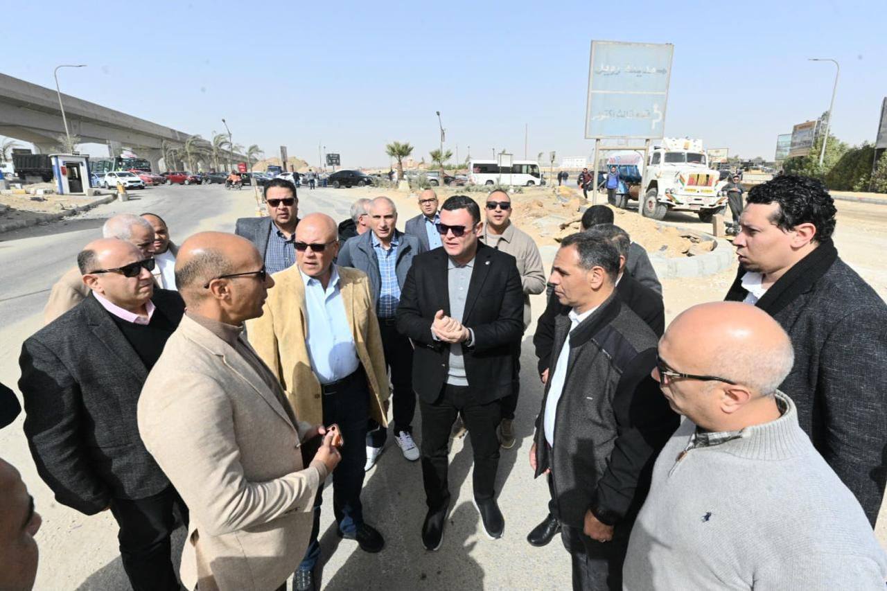 الشربيني يتفقد أعمال تطوير ورفع كفاءة الطرق بحدائق أكتوبر