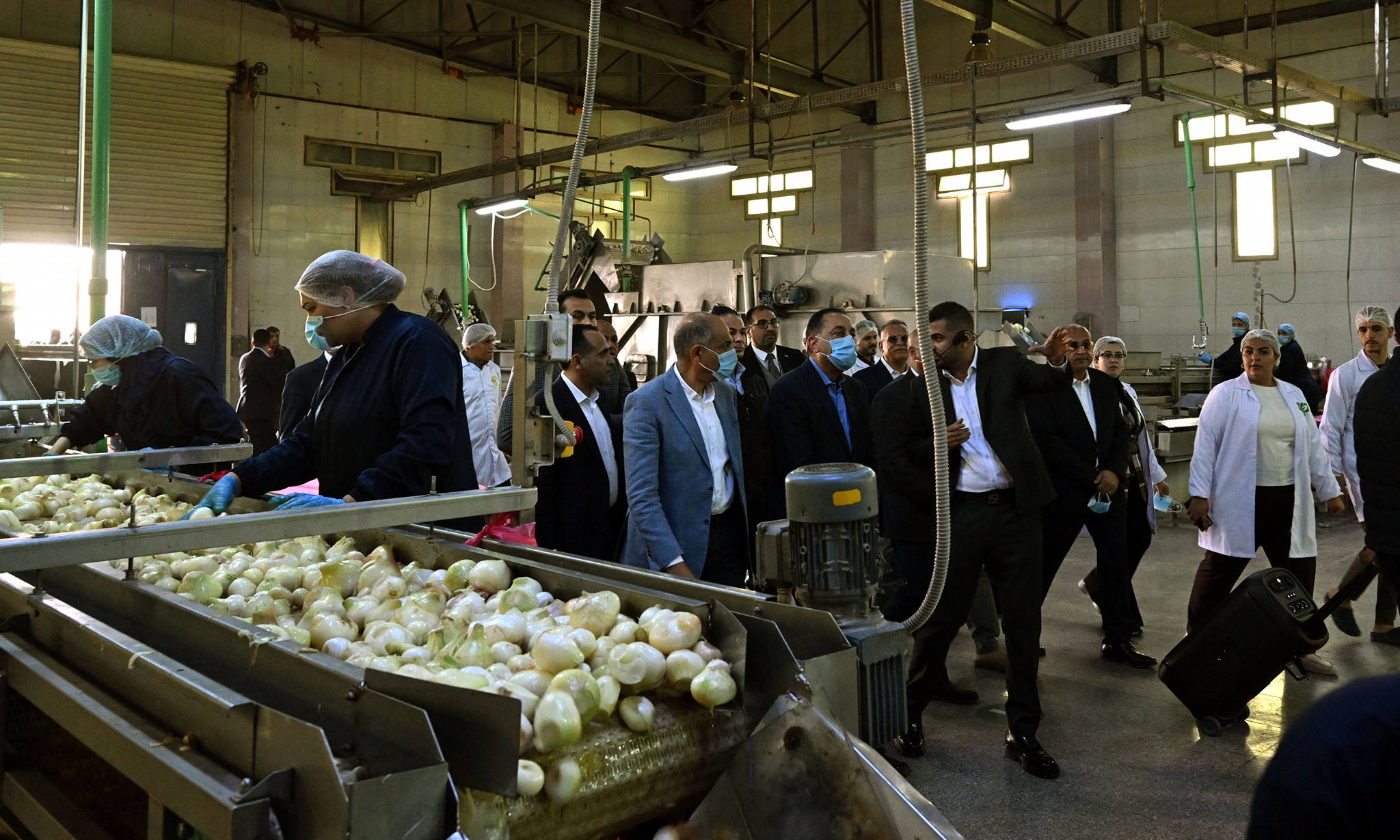 مدبولي يتفقد مصنع الشركة المتحدة لتجفيف الحاصلات الزراعية