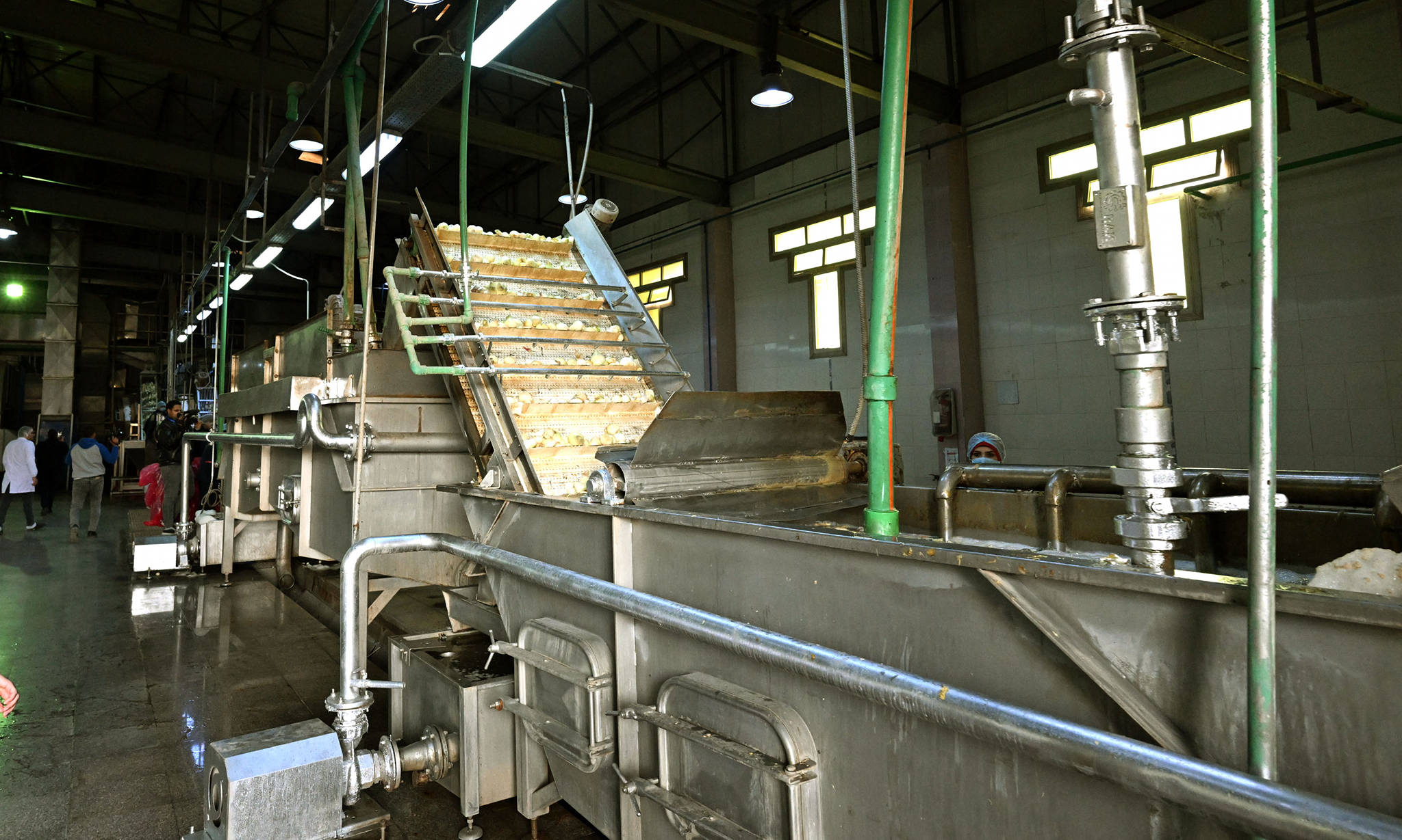 مدبولي يتفقد مصنع الشركة المتحدة لتجفيف الحاصلات الزراعية