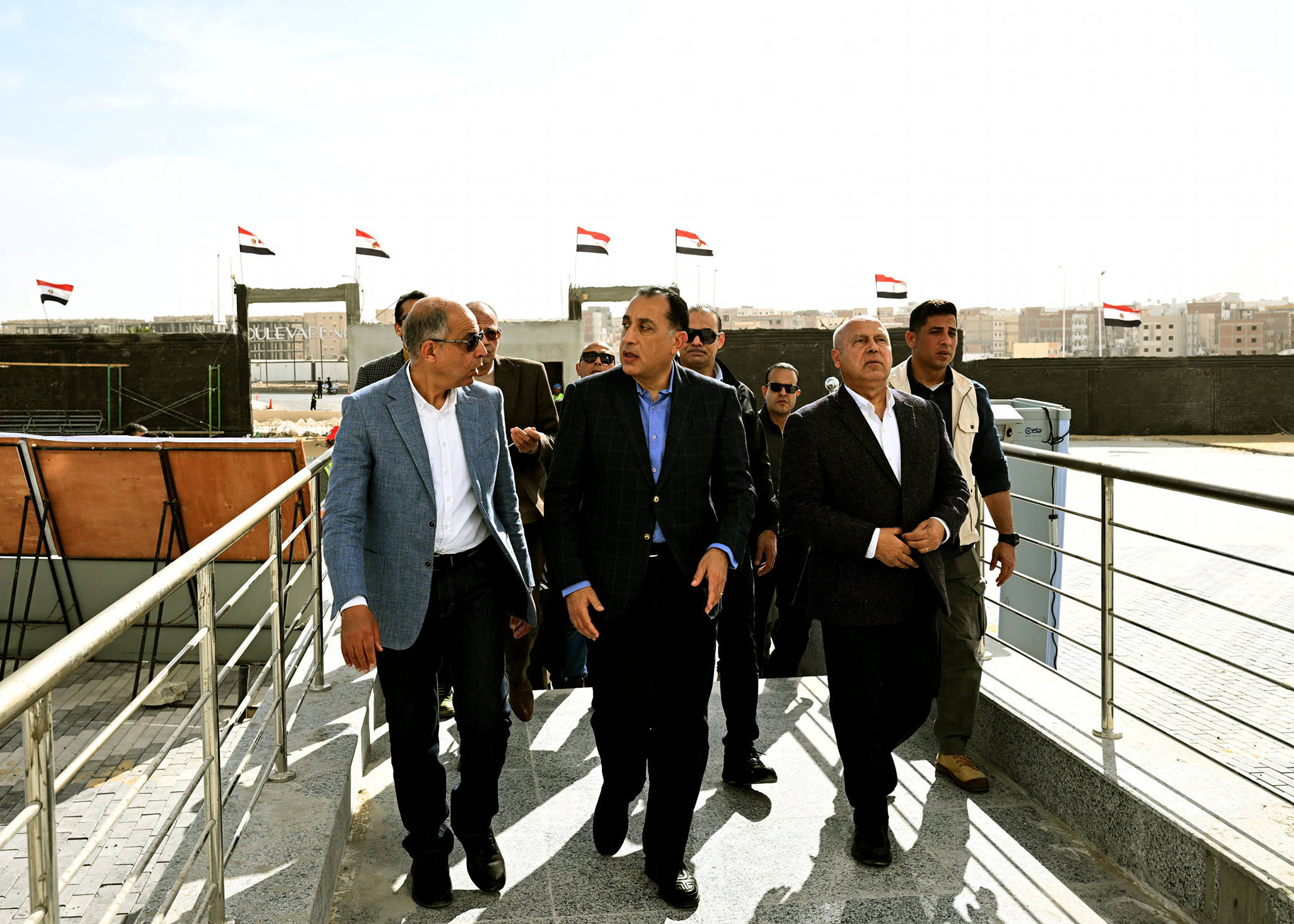 رئيس الوزراء يتفقد الموقف الإقليمي في مدينة المنيا الجديدة