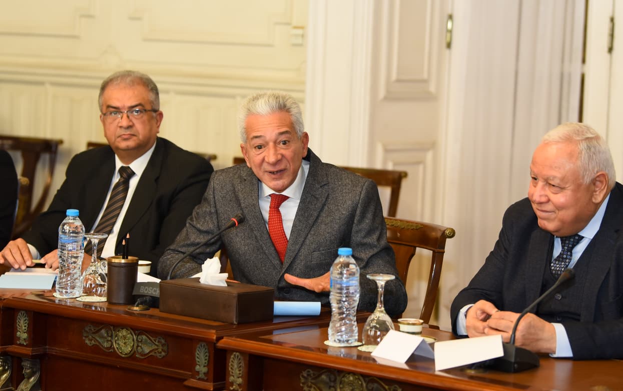 وزير الخارجية يلتقي أعضاء اللجنة الوطنية لآلية مراجعة النظراء الأفريقية