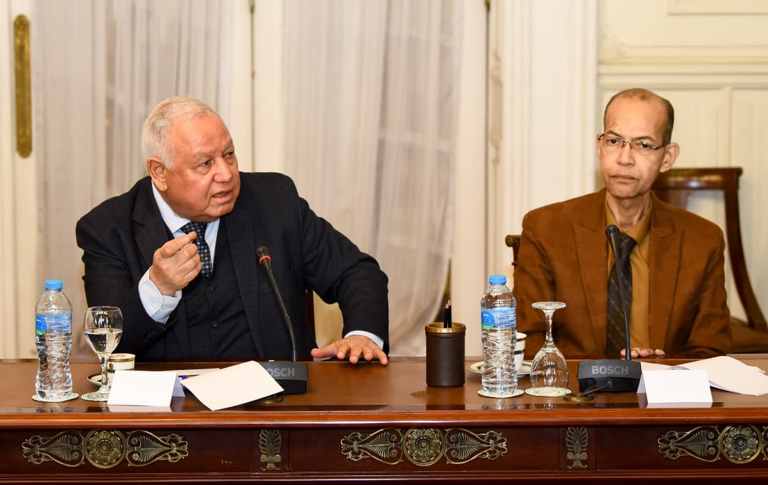 وزير الخارجية يلتقي أعضاء اللجنة الوطنية لآلية مراجعة النظراء الأفريقية