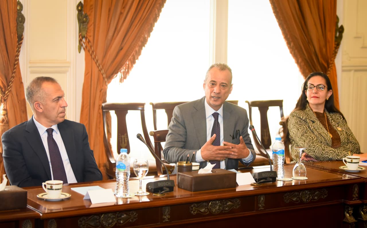 وزير الخارجية يلتقي أعضاء اللجنة الوطنية لآلية مراجعة النظراء الأفريقية