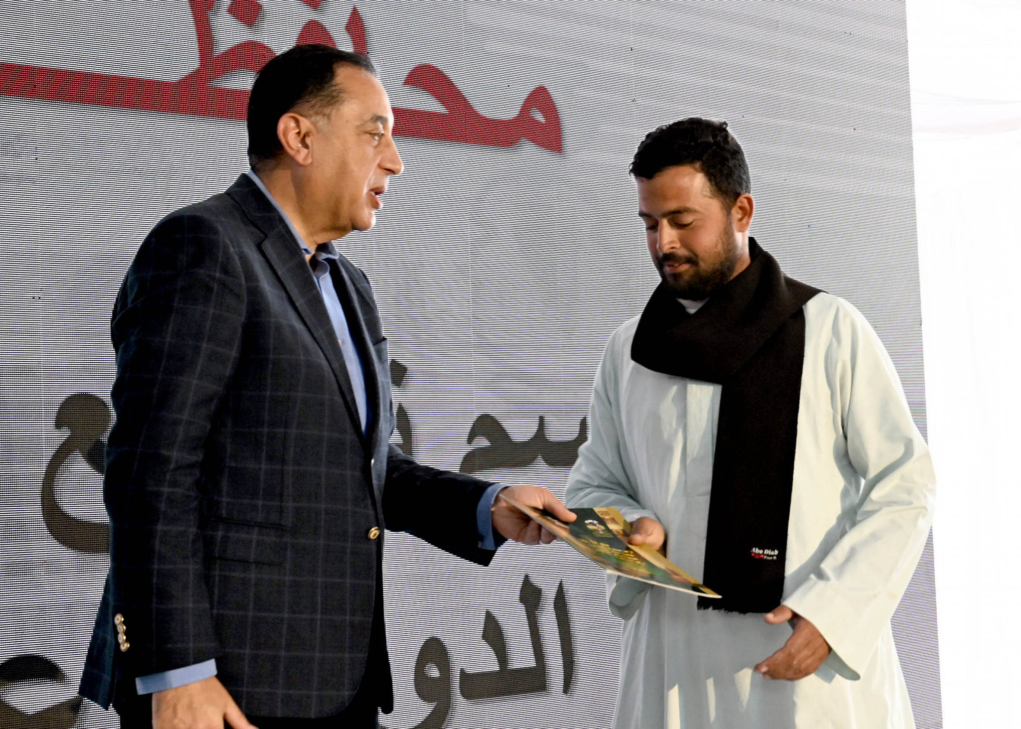 مدبولي يسلم عقود الوحدات العمارات السكنية الجديدة بالمنيا