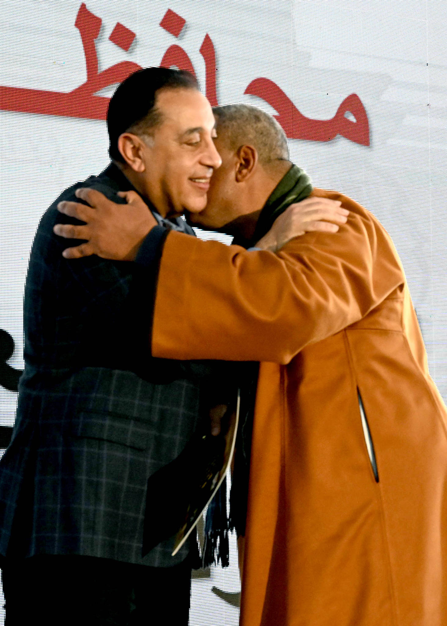 مدبولي يسلم عقود الوحدات العمارات السكنية الجديدة بالمنيا