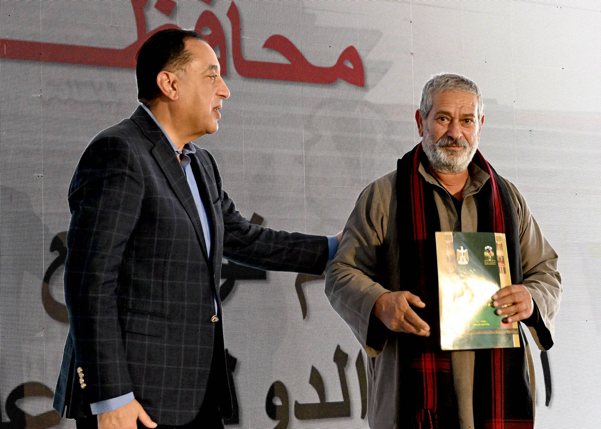 مدبولي يسلم عقود الوحدات العمارات السكنية الجديدة بالمنيا