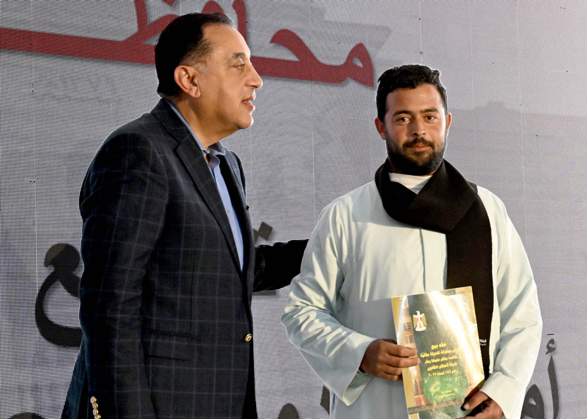 مدبولي يسلم عقود الوحدات العمارات السكنية الجديدة بالمنيا