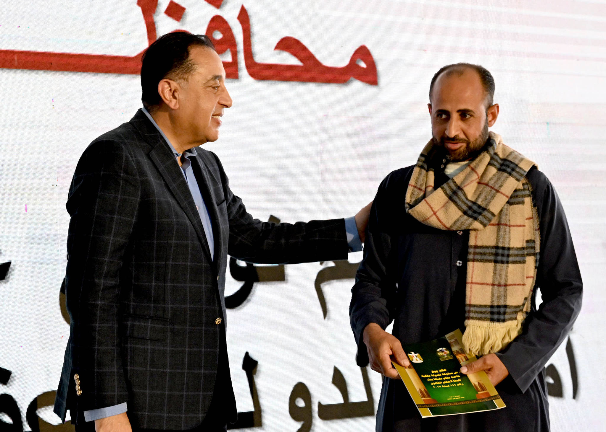 مدبولي يسلم عقود الوحدات العمارات السكنية الجديدة بالمنيا