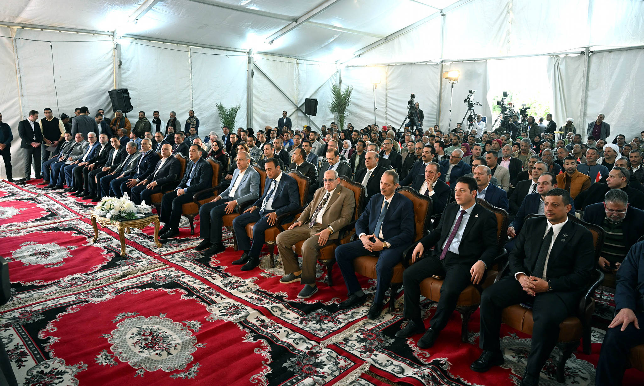 مدبولي يسلم عقود الوحدات العمارات السكنية الجديدة بالمنيا