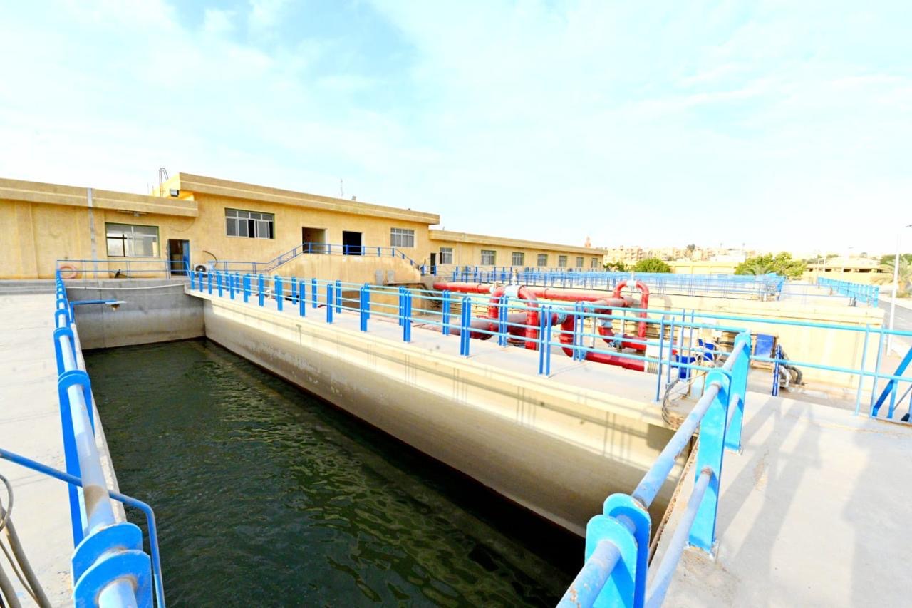 الشربيني يتفقد مشروع رفع كفاءة محطة تنقية مياه الشرب بالشيخ زايد