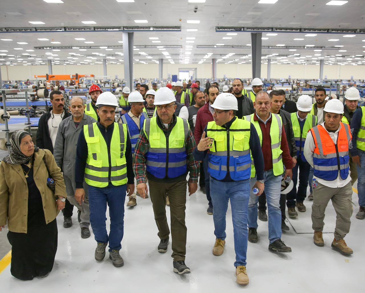 وزير قطاع الأعمال يتفقد جاهزية المصانع لتطوير صناعة الغزل والنسيج