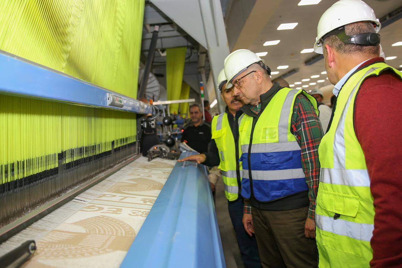 وزير قطاع الأعمال يتفقد جاهزية المصانع لتطوير صناعة الغزل والنسيج