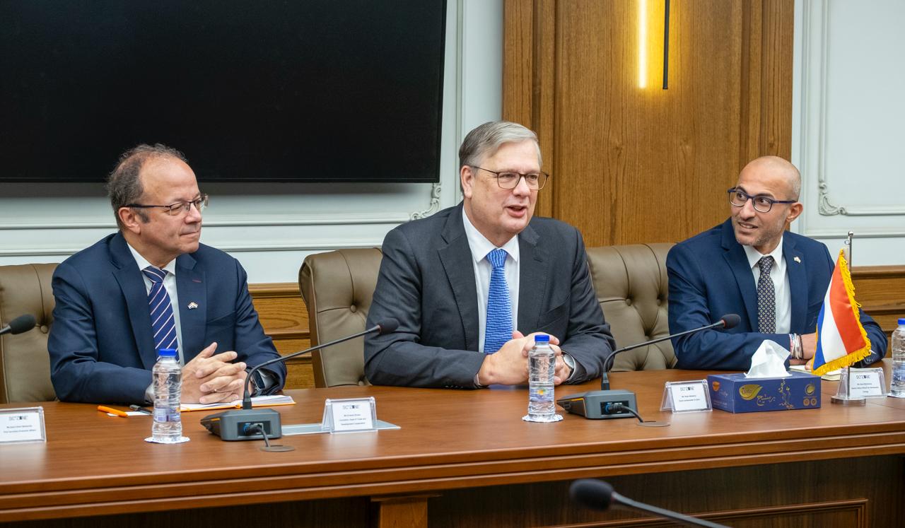 رئيس اقتصادية قناة السويس يستقبل سفير مملكة هولندا