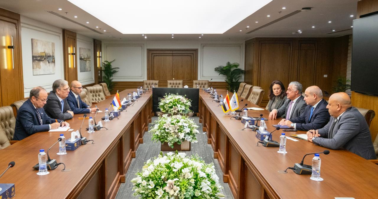 رئيس اقتصادية قناة السويس يستقبل سفير مملكة هولندا