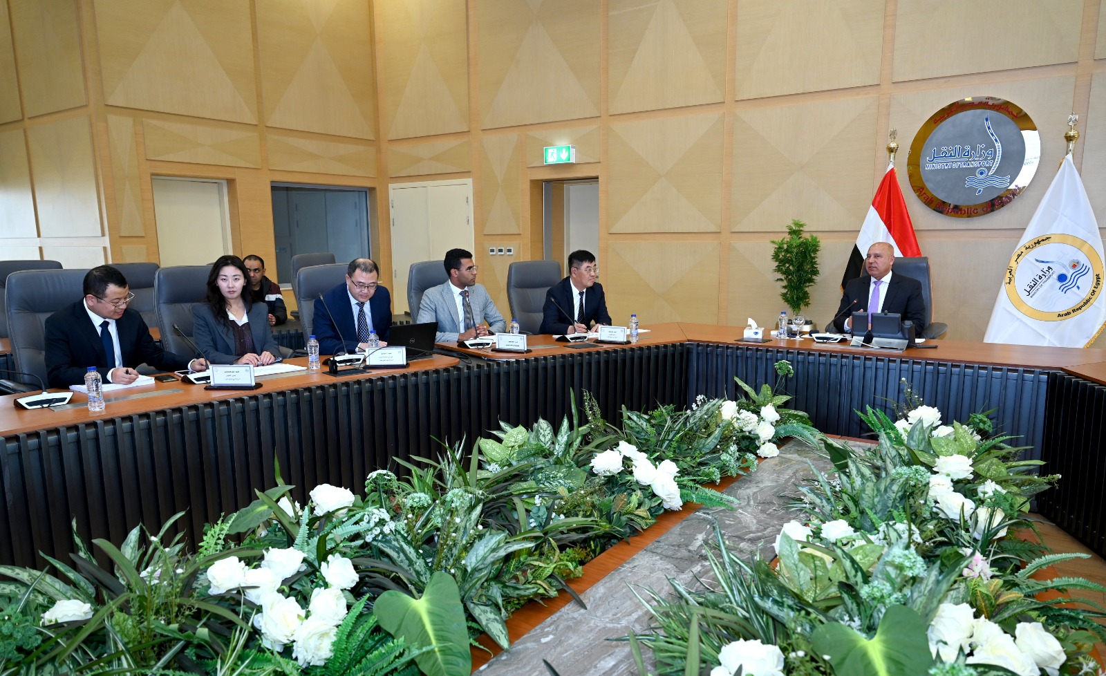 الوزير يجتمع مع ممثلي شركة شين فينج ستيل الصينية 