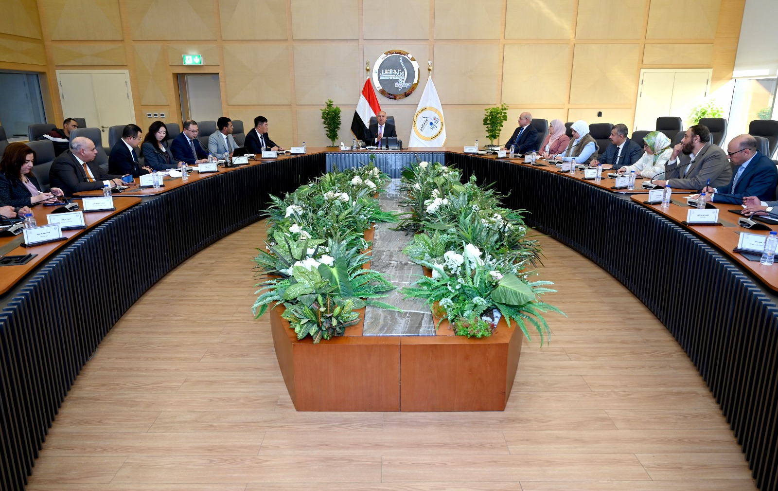 الوزير يجتمع مع ممثلي شركة شين فينج ستيل الصينية 