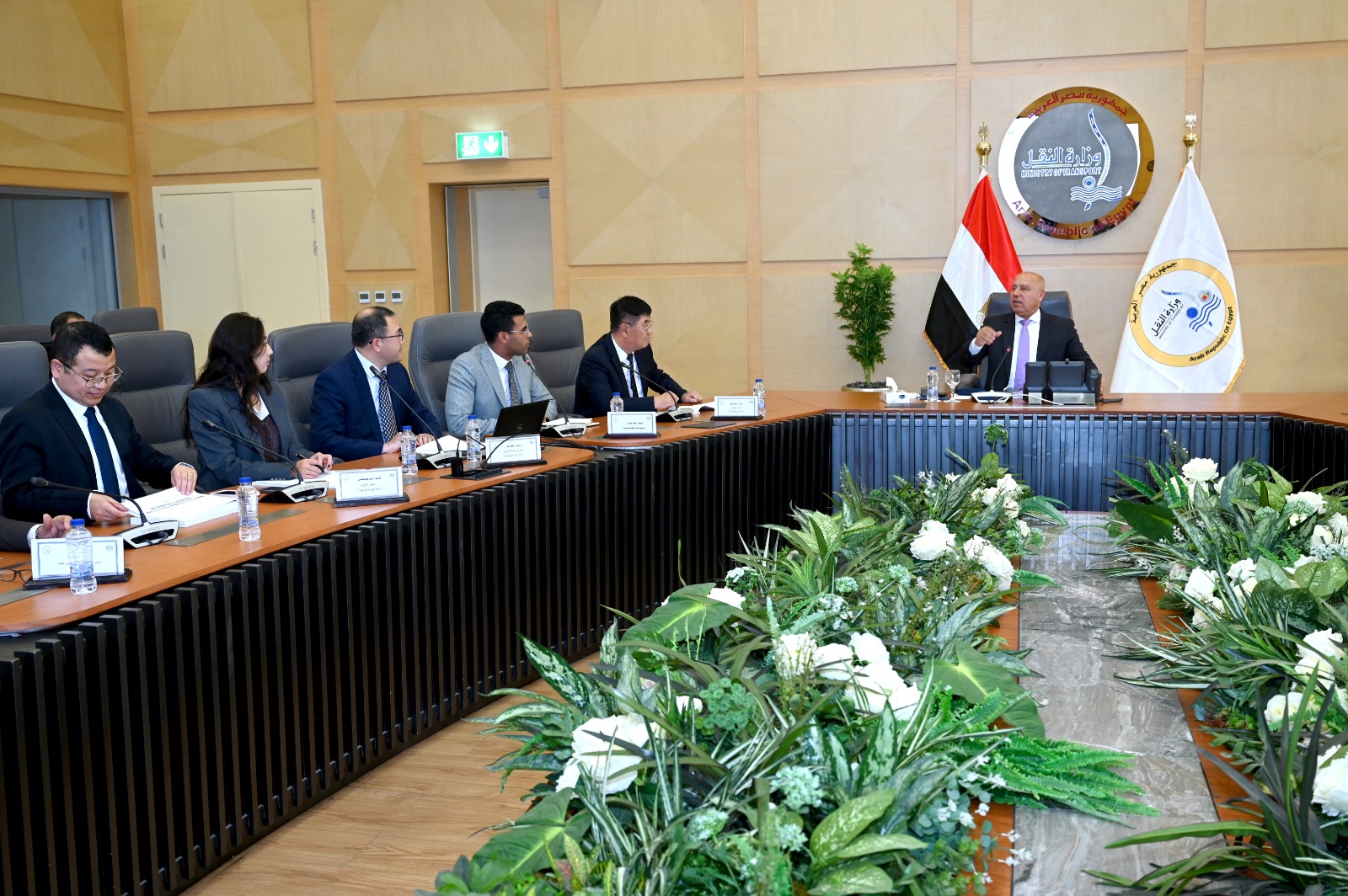 الوزير يجتمع مع ممثلي شركة شين فينج ستيل الصينية 