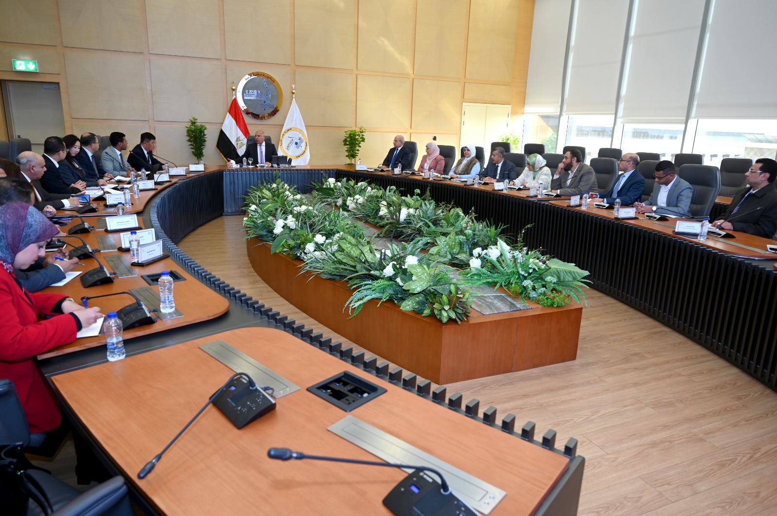 الوزير يجتمع مع ممثلي شركة شين فينج ستيل الصينية 