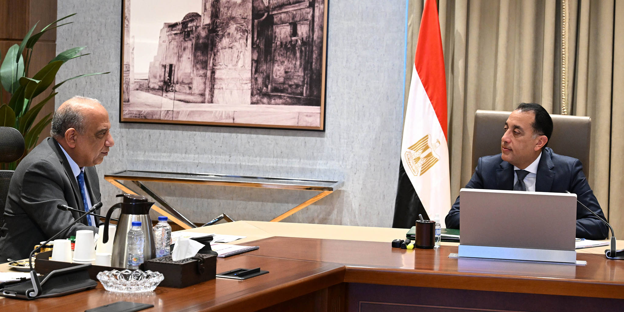 رئيس الوزراء يلتقي وزير الكهرباء