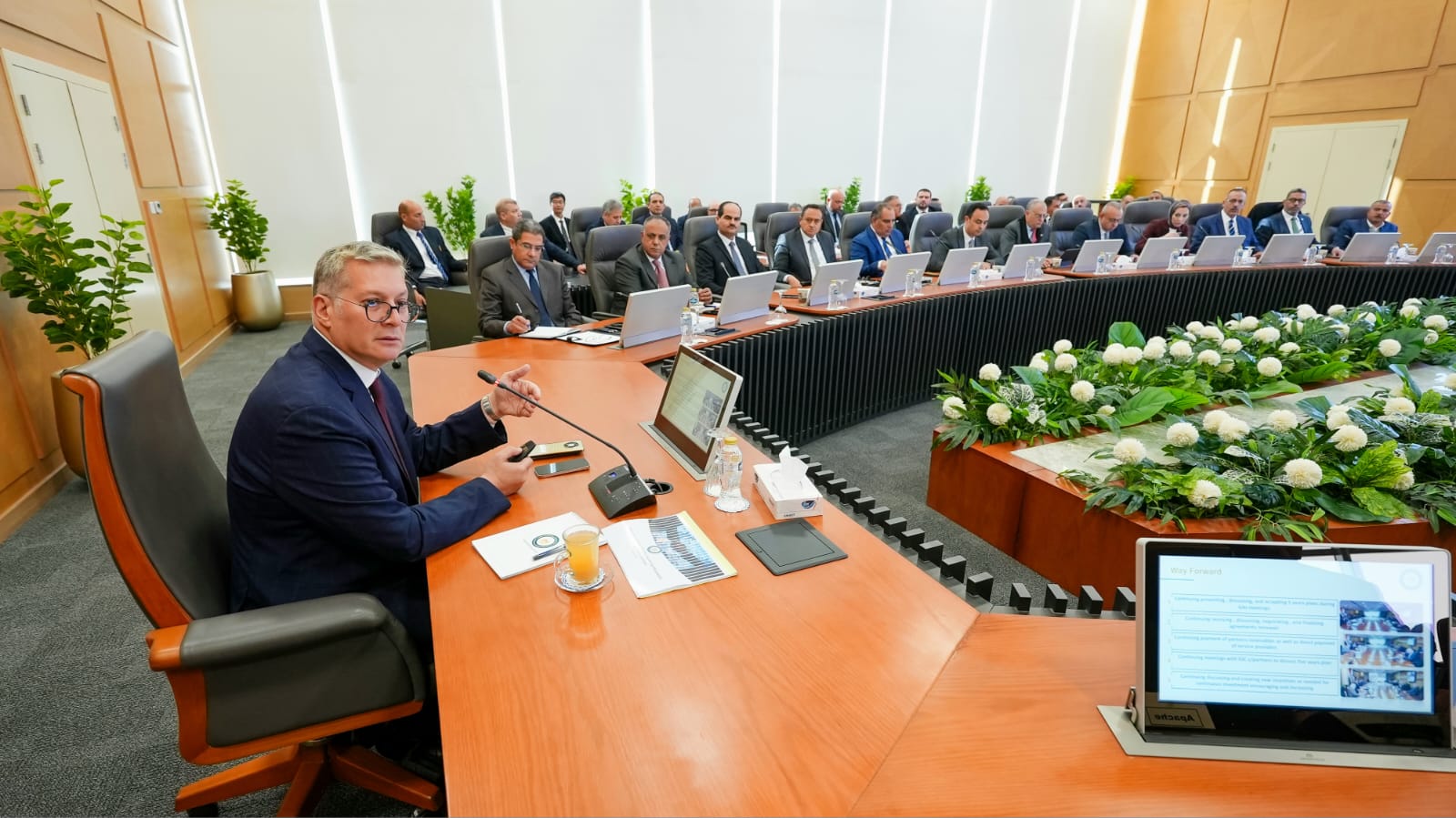 وزير البترول يجتمع مع رؤساء ومسئولي شركات البترول والغاز