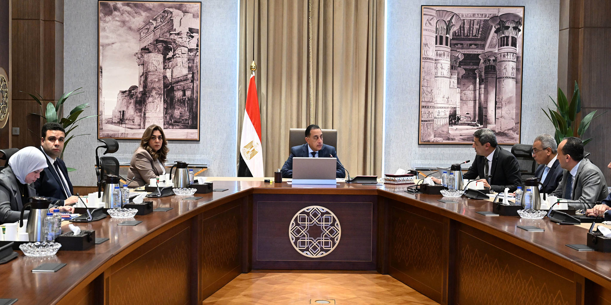 مدبولي يتابع موقف تنفيذ المشروعات التنموية والخدمية بمحافظة السويس