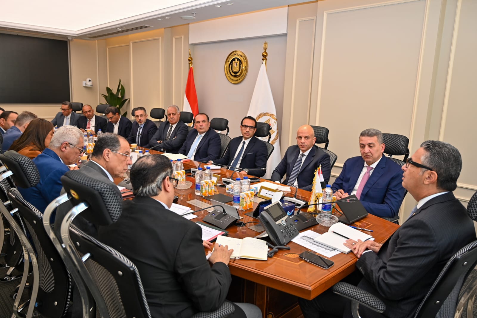 وزير التموين يتابع خطط تطوير صناعة السكر