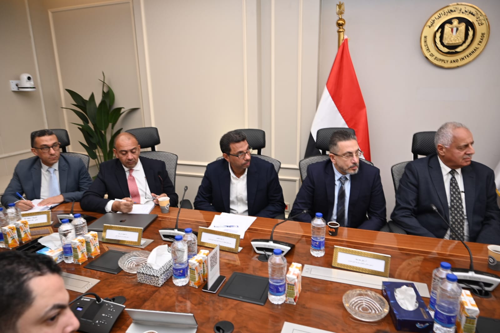 وزير التموين يتابع خطط تطوير صناعة السكر