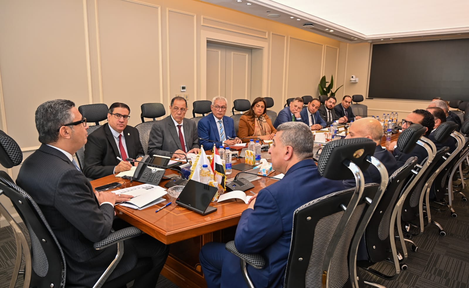 وزير التموين يتابع خطط تطوير صناعة السكر