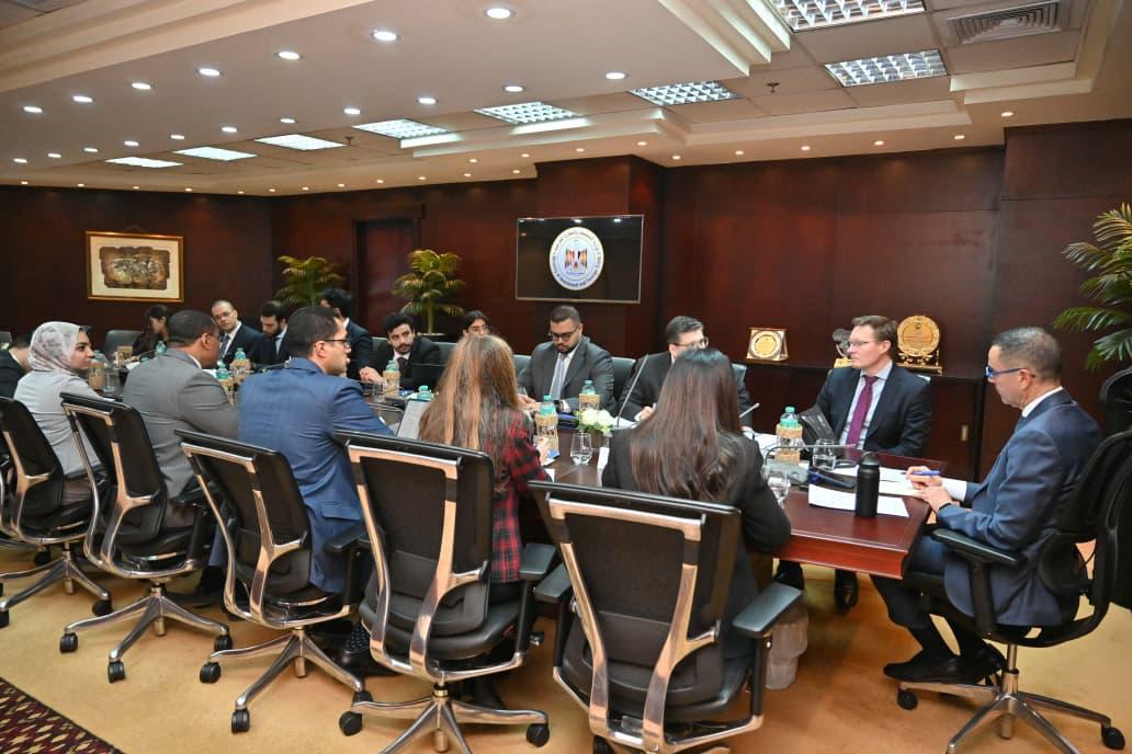 وزير الاستثمار يلتقى ممثلي وكالة موديز للتصنيف الائتماني
