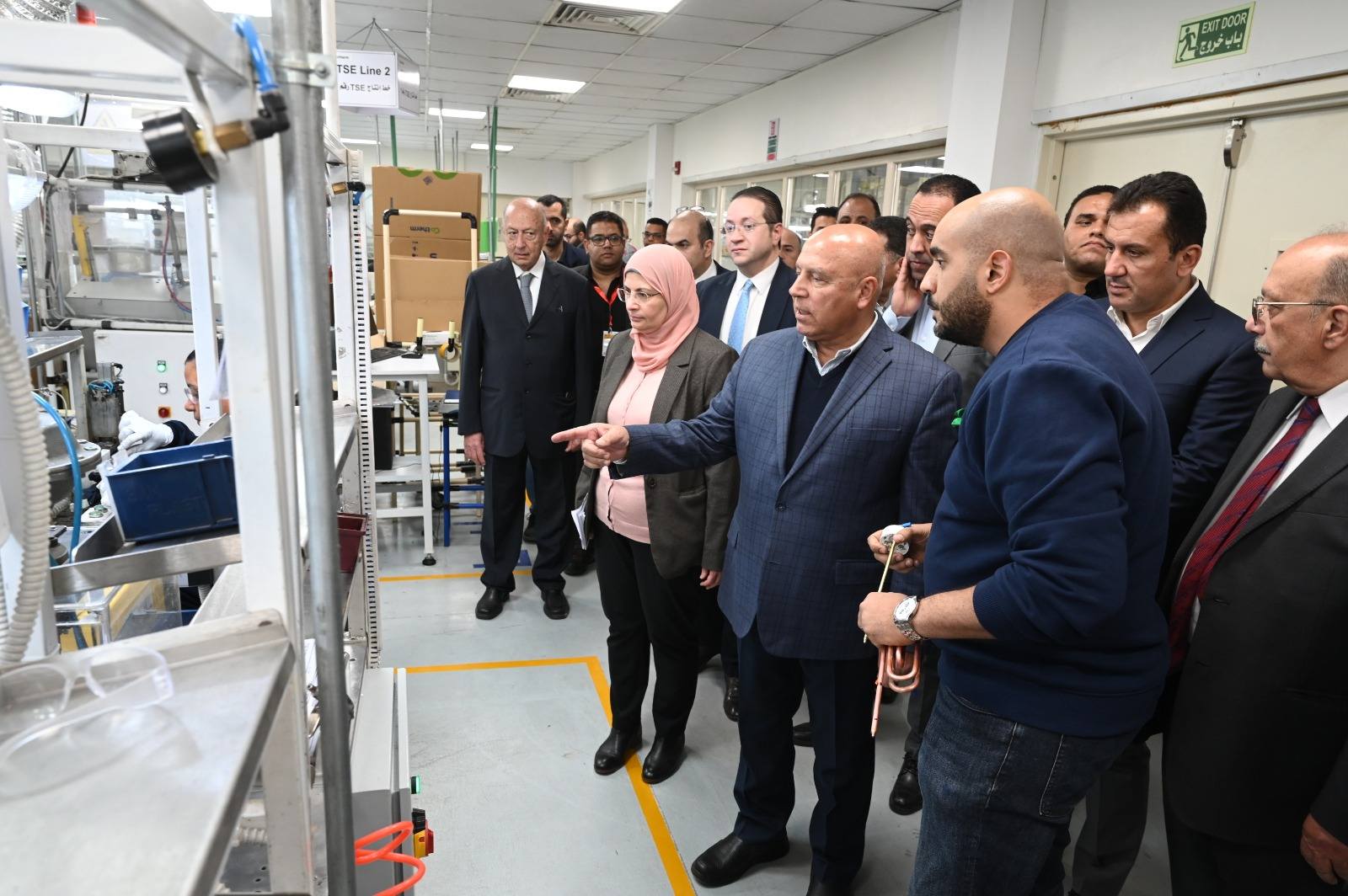 الوزير  يتفقد 3 مصانع متخصصة في الصناعات الهندسية بمدينة العاشر من رمضان