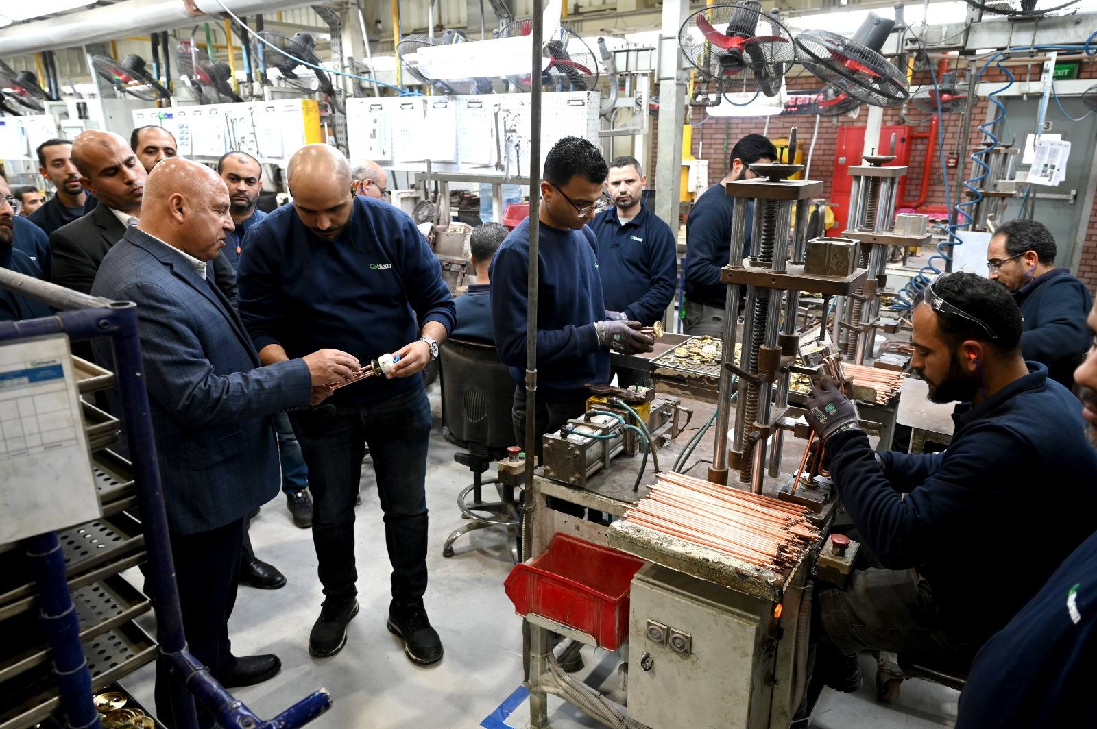 الوزير  يتفقد 3 مصانع متخصصة في الصناعات الهندسية بمدينة العاشر من رمضان