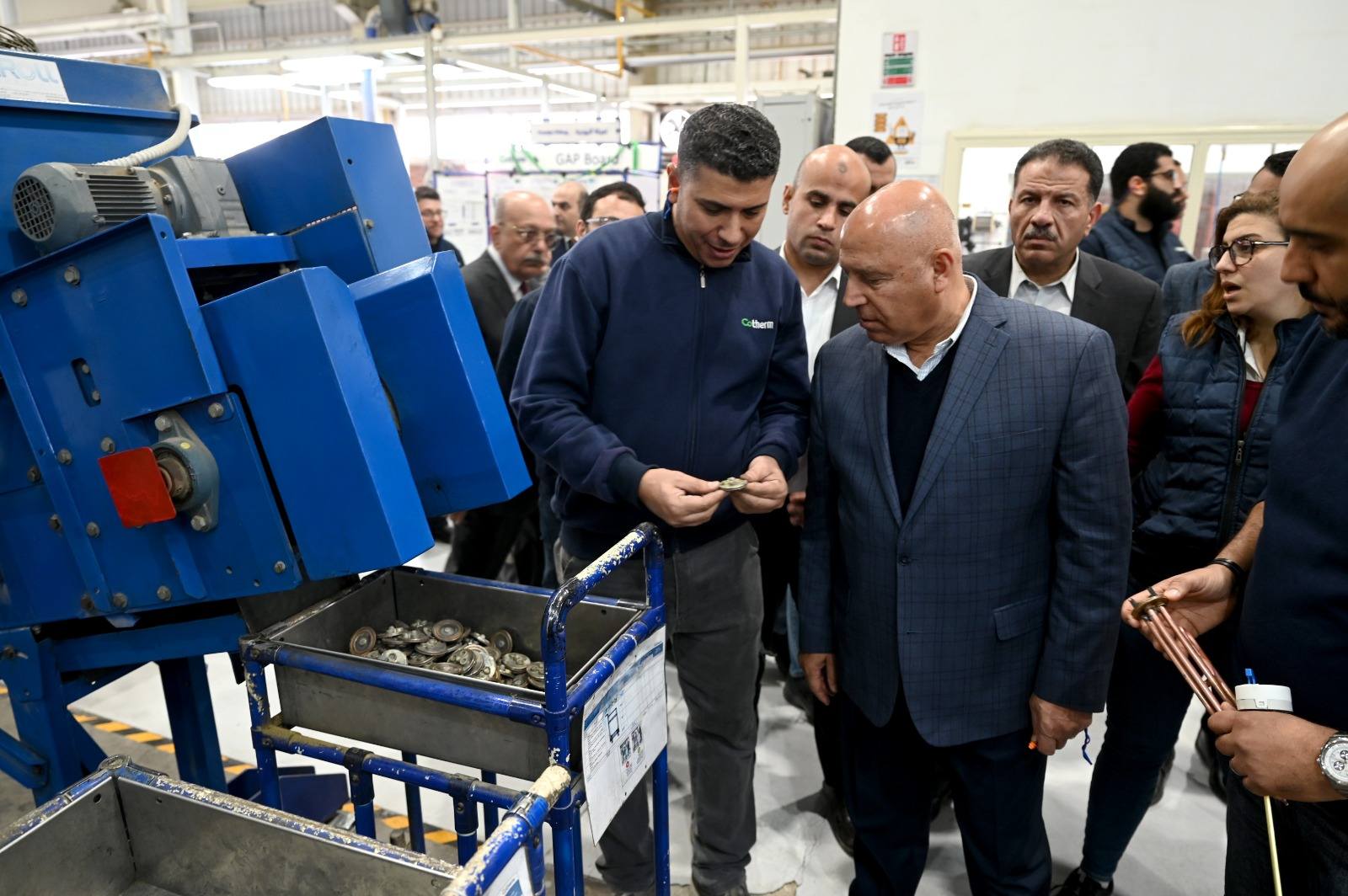 الوزير  يتفقد 3 مصانع متخصصة في الصناعات الهندسية بمدينة العاشر من رمضان