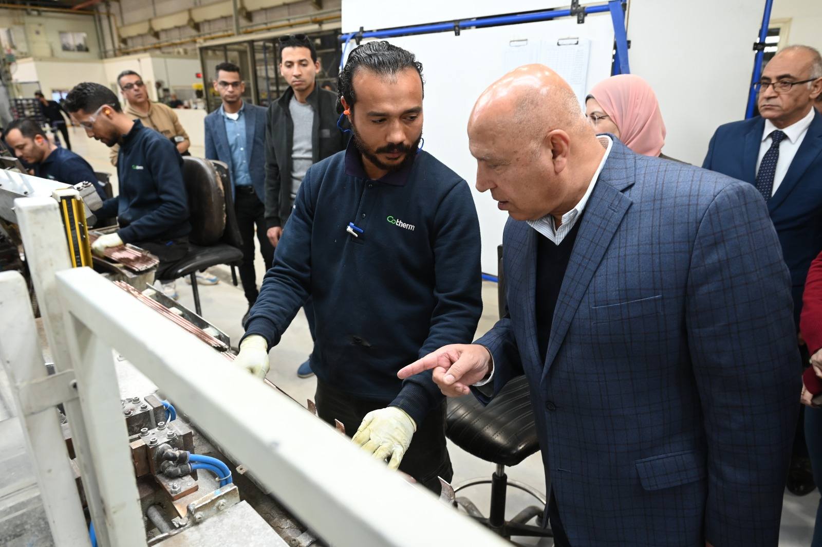 الوزير  يتفقد 3 مصانع متخصصة في الصناعات الهندسية بمدينة العاشر من رمضان