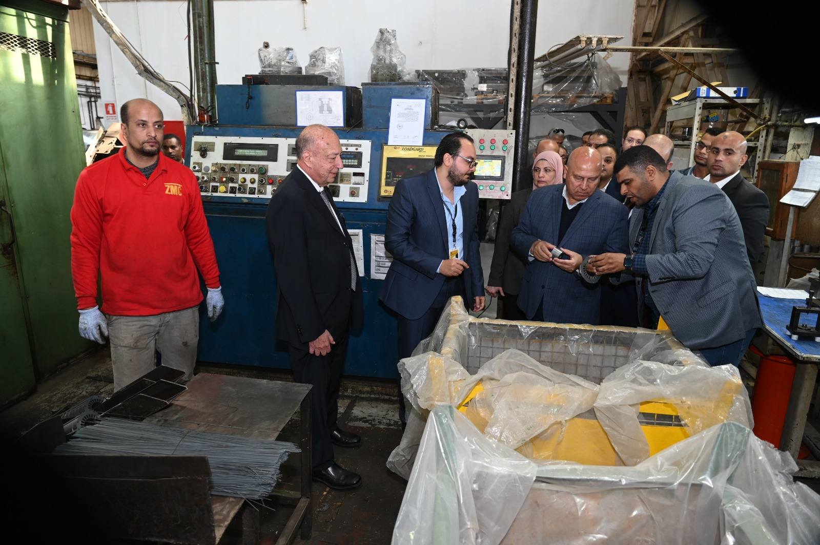 الوزير  يتفقد 3 مصانع متخصصة في الصناعات الهندسية بمدينة العاشر من رمضان