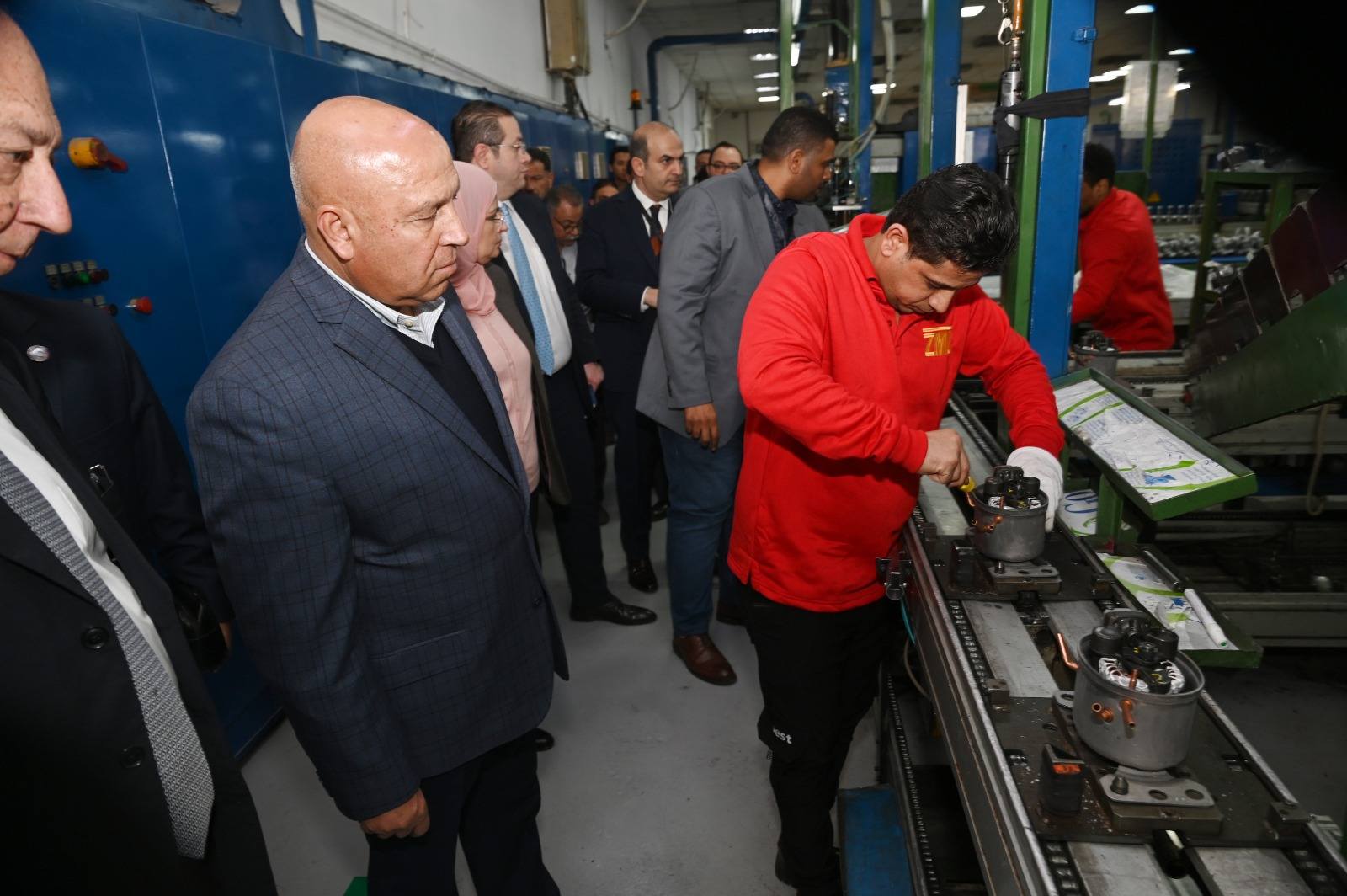 الوزير  يتفقد 3 مصانع متخصصة في الصناعات الهندسية بمدينة العاشر من رمضان