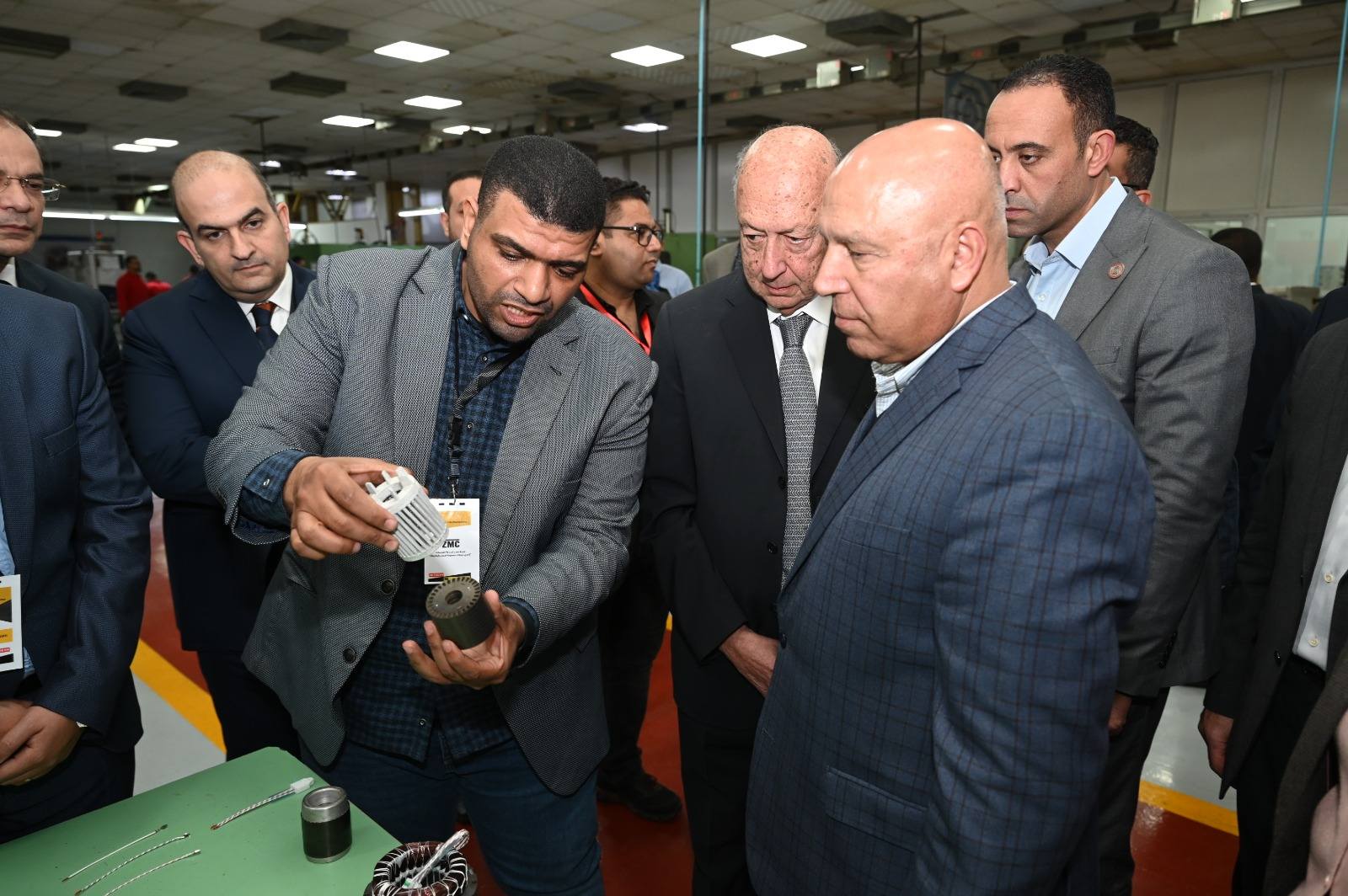 الوزير  يتفقد 3 مصانع متخصصة في الصناعات الهندسية بمدينة العاشر من رمضان