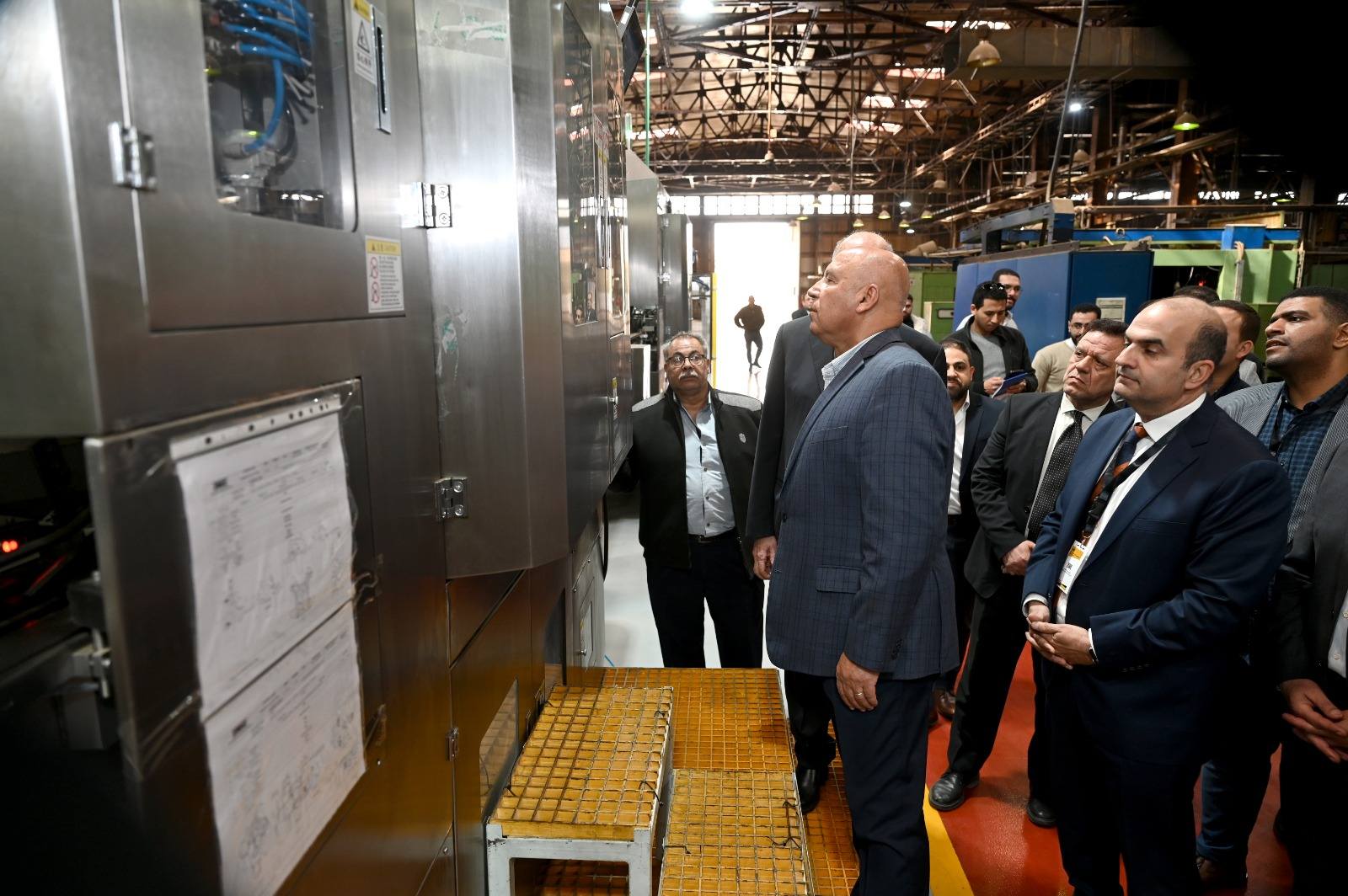 الوزير  يتفقد 3 مصانع متخصصة في الصناعات الهندسية بمدينة العاشر من رمضان