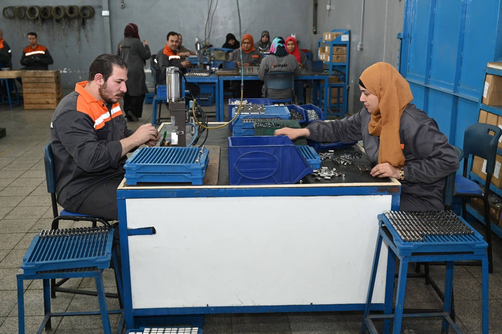 الوزير  يتفقد 3 مصانع متخصصة في الصناعات الهندسية بمدينة العاشر من رمضان